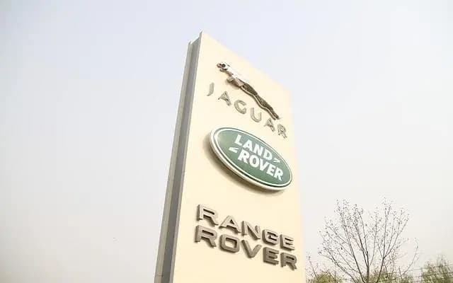 В Штирии Land Rover тестируют автомобиль с дроном