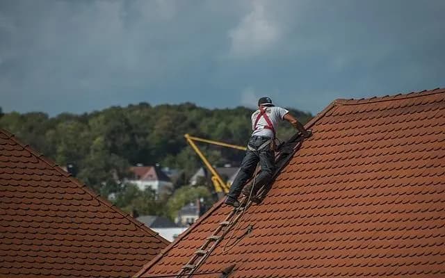 В Leonding ураган сорвал крышу здания школы – у школьников теперь каникулы