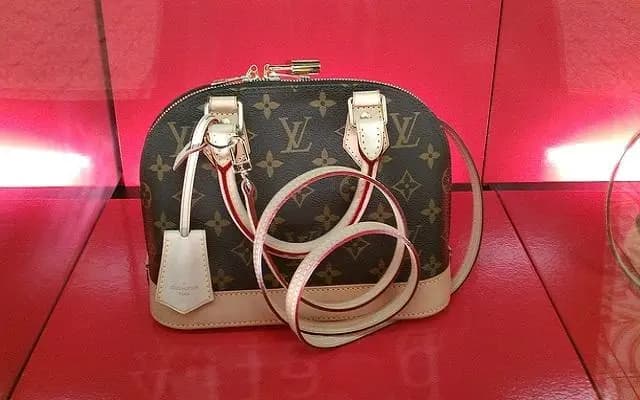 Louis Vuitton грозит австрийским кондитерам исками