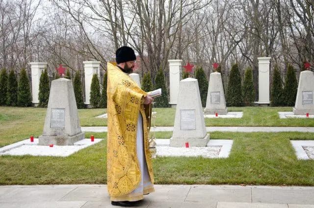 В православном храме архистратига Божия Михаила в  Лаа-ан-дер-Тайя начались регулярные Богослужения