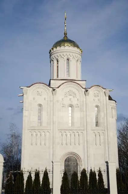 В православном храме архистратига Божия Михаила в  Лаа-ан-дер-Тайя начались регулярные Богослужения