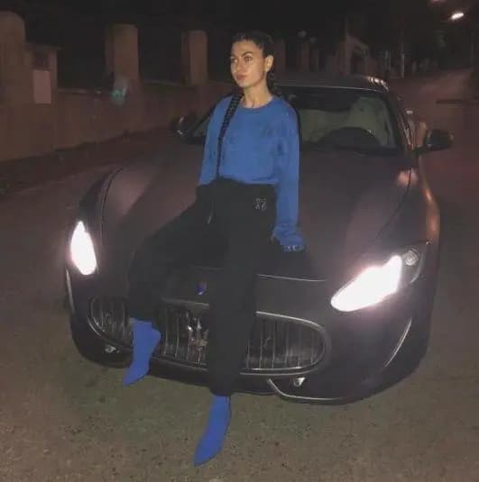 25-летняя видеоблогерша из Украины  разбила свой Мазерати о венский  трамвай