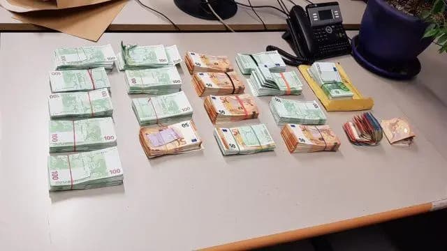 Кокаин вместо фруктов. Банда доставляла наркотики по венским клубам на такси