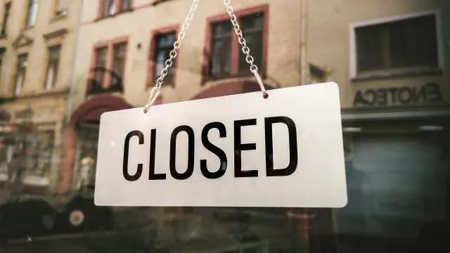 Венцы  закупаться по воскресеньям хотят, а работать же - нет