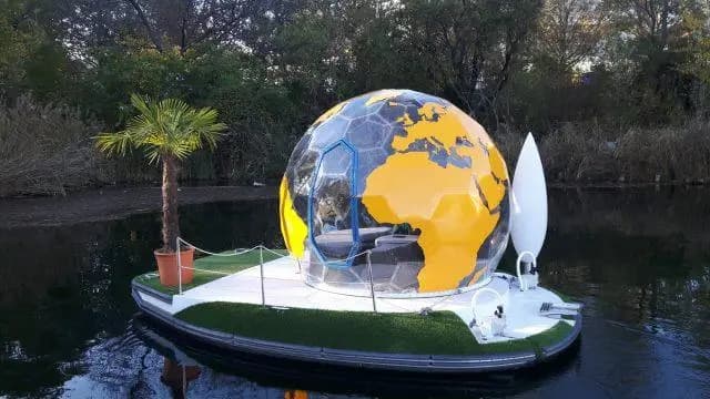 Новый аттракцион в Вене - New World Globe для зимних прогулок на лодке по Старому Дунаю