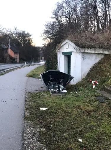 Квартет взорвал скоростной радар в Нижней Австрии при помощи петард