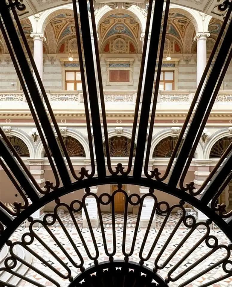 Красивое правосудие -  дворец  Justizpalast в Вене