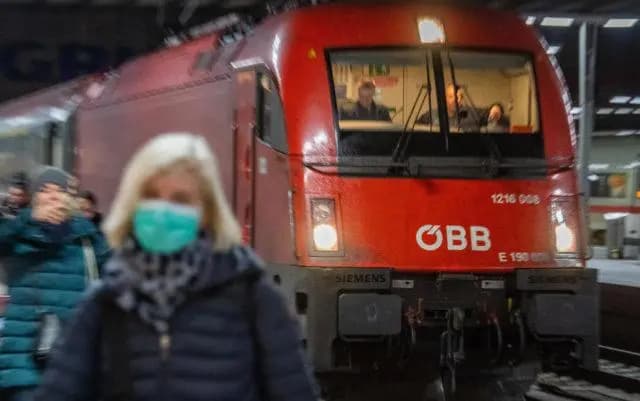 ÖBB оперативно запускают на маршруты длинные поезда для возможности пассажирам держать дистанцию