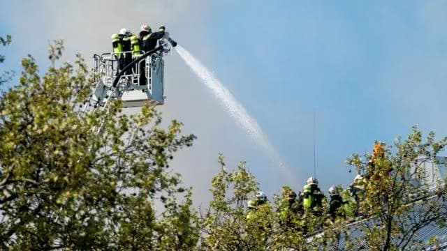 Очередной пожар в Donauzentrum: девять часов борьбы с пламенем