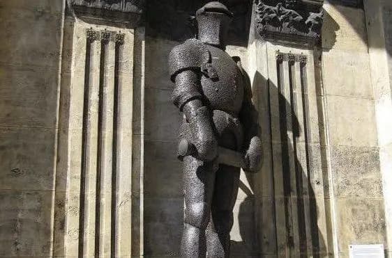 Железный Воин, он же Воин в  железе,  он же Воин из гвоздей  -  кто же это такой?