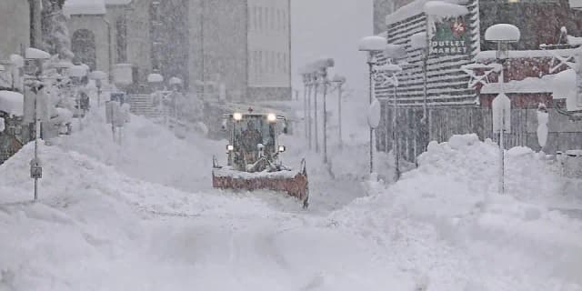 До двух метров свежего снега: 3 500 домов без электричества