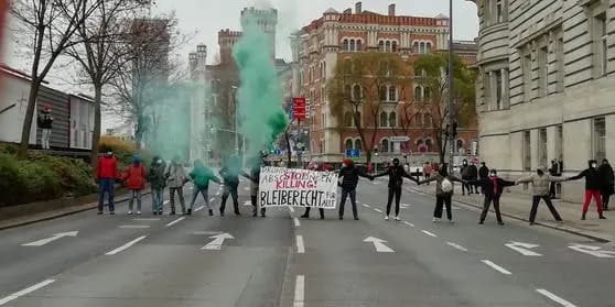 Демонстрация в Вене против депортации вызвала огромную пробку