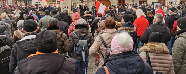 Коронавирус в Австрии: 2 469 новых случаев, 2 500 человек на коронадемонстрации в Винер Нойштадте, в Вене прививки от коронавируса уже вносятся в электронный паспорт вакцинации, заселение гостей в отели только по справке о тесте