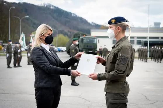 Первая женщина стала командиром полка ВС Австрии