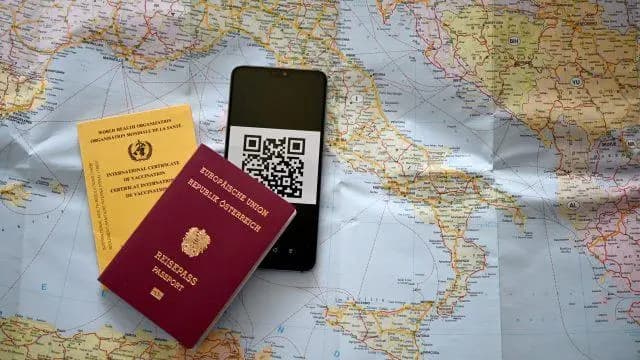 "Зеленый паспорт" с QR-кодом стартует на этой неделе - но не для всех