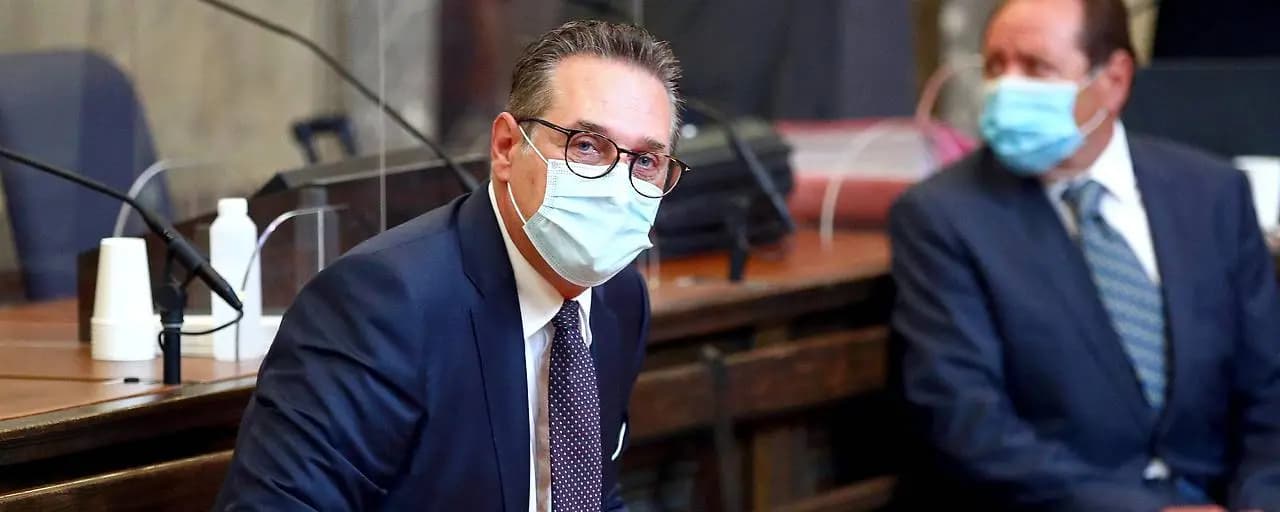 Бывший вице-канцлер Штрахе предстал перед судом по делу о коррупции