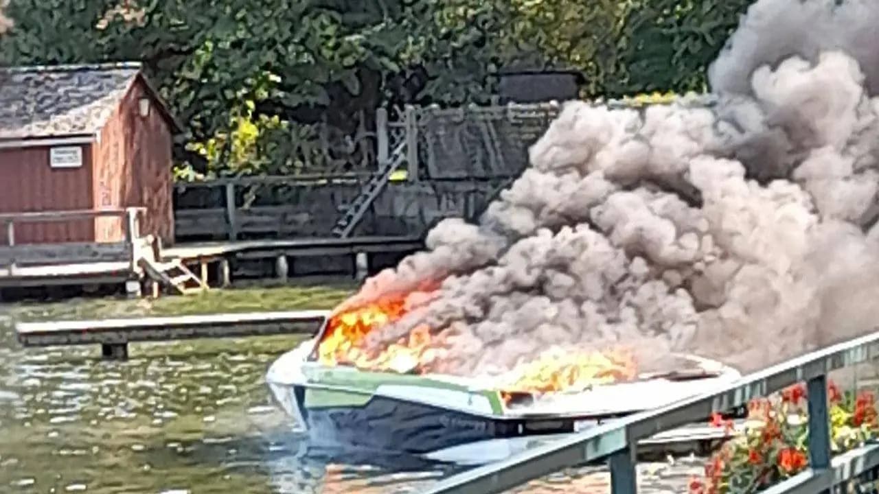 На озере Траунзее взорвалась и загорелась моторка: трое пострадали, в том числе двое детей