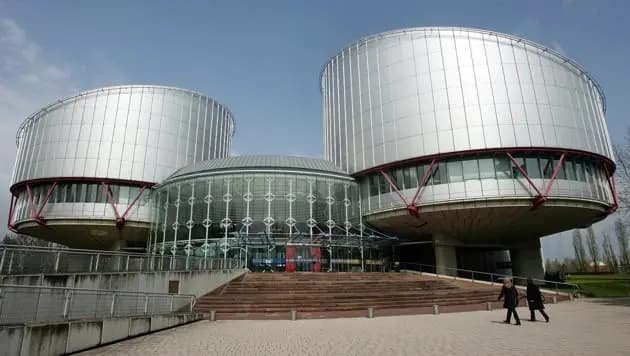 ЕСПЧ присудил матери-мусульманке 48 000 евро за вскрытие ребенка