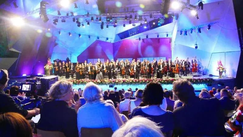 Открытие фестиваля классической музыки на сцене в Графенэгге