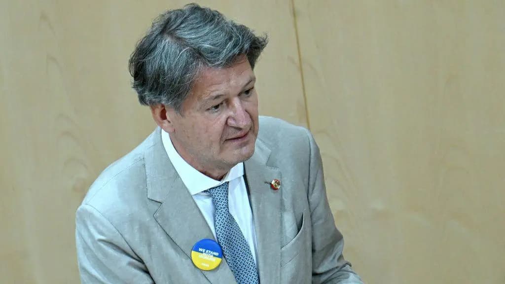 NEOS раскритиковала министра обороны Таннер за заявления по Украине
