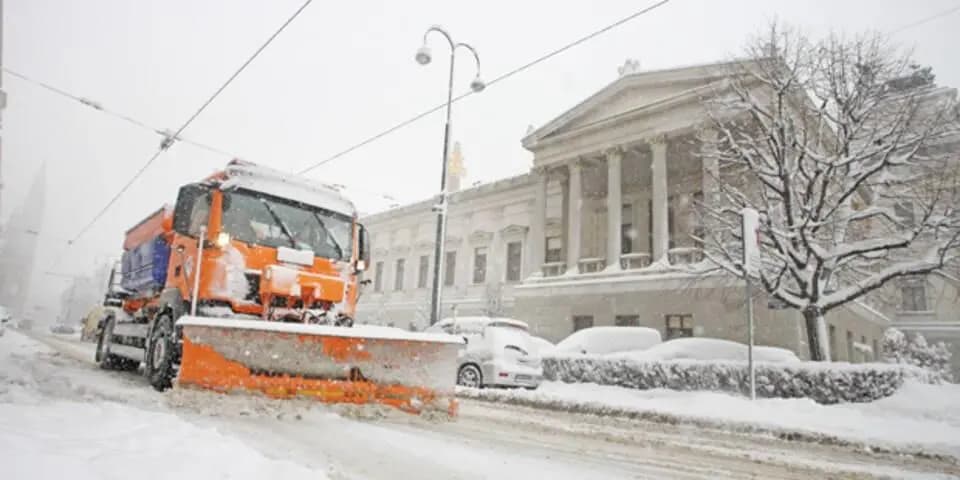 Сильный снегопад - красный уровень опасности в Вене и ее окрестностях