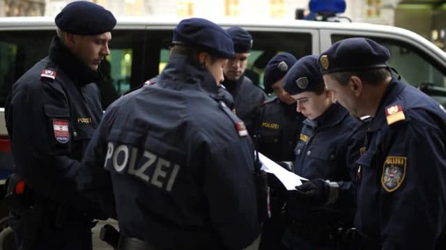 Жестокое нападение с ножом на станции метро Spittelau: пострадали трое молодых людей