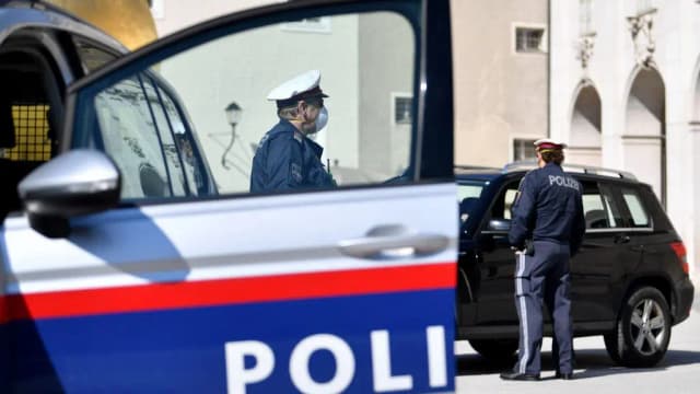 Женщина в состоянии фрустрации поцарапала в Вене 40 автомобилей