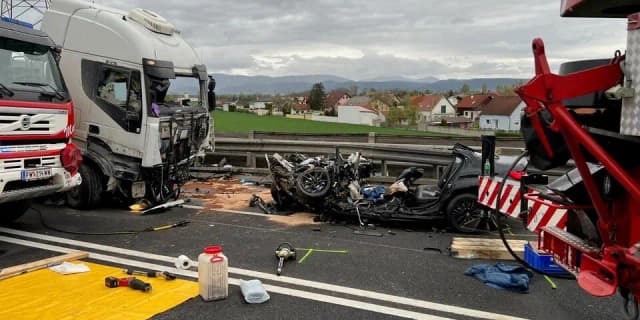 Мать и дочь погибли в лобовом столкновении под Винер-Нойштадтом