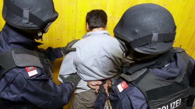 Спецназ WEGA на выезде: в венской сауне обострился конфликт между россиянами