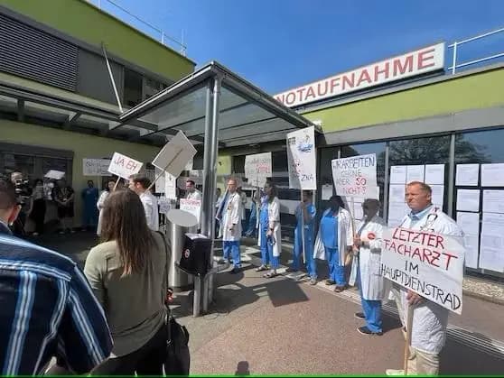 «Пациенты смертельно больны, врачи смертельно устали»: в пятницу прошла забастовка врачей