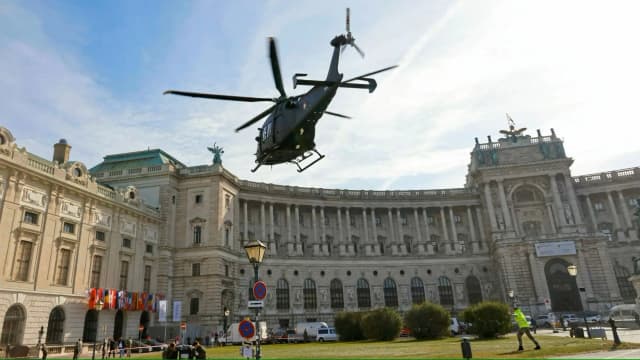 Программа военного шоу на Национальный праздник на Heldenplatz в Вене