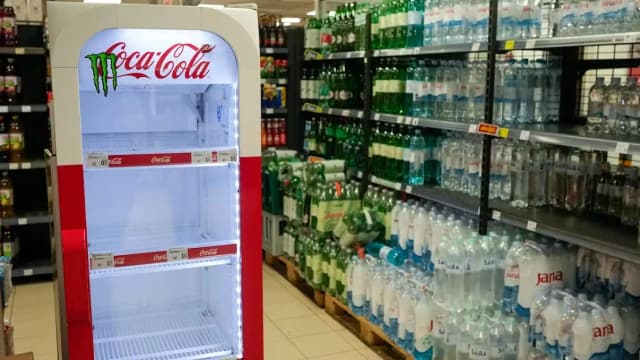 Опасность наличия яда! Coca-Cola отзывает с рынка 150 тысяч бутылок газировки