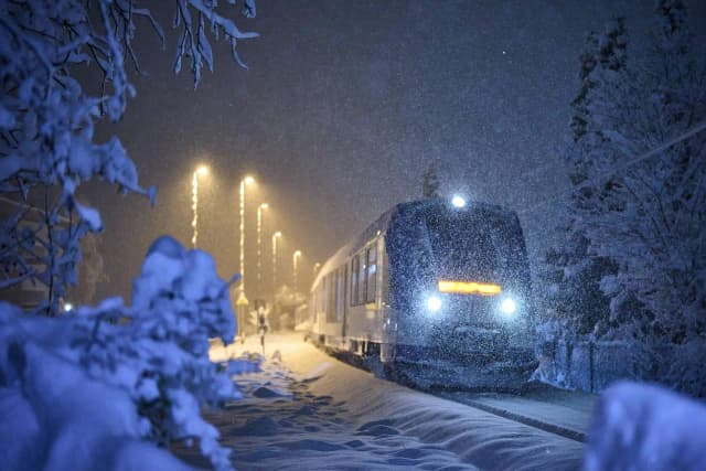 Снежный хаос в Австрии: перекрытие дорог, аварии и отключения электроэнергии!