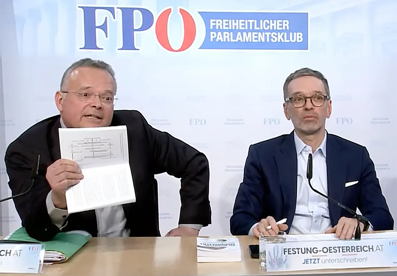 "Украденная нормальность": FPÖ представила книгу о коварных планах ВОЗ