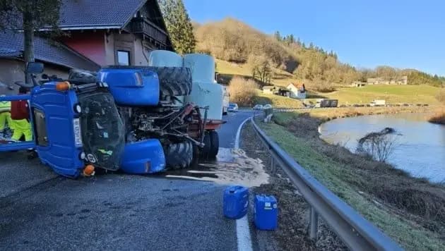 В Нижней Австрии водитель врезался на тракторе в бордель и погиб