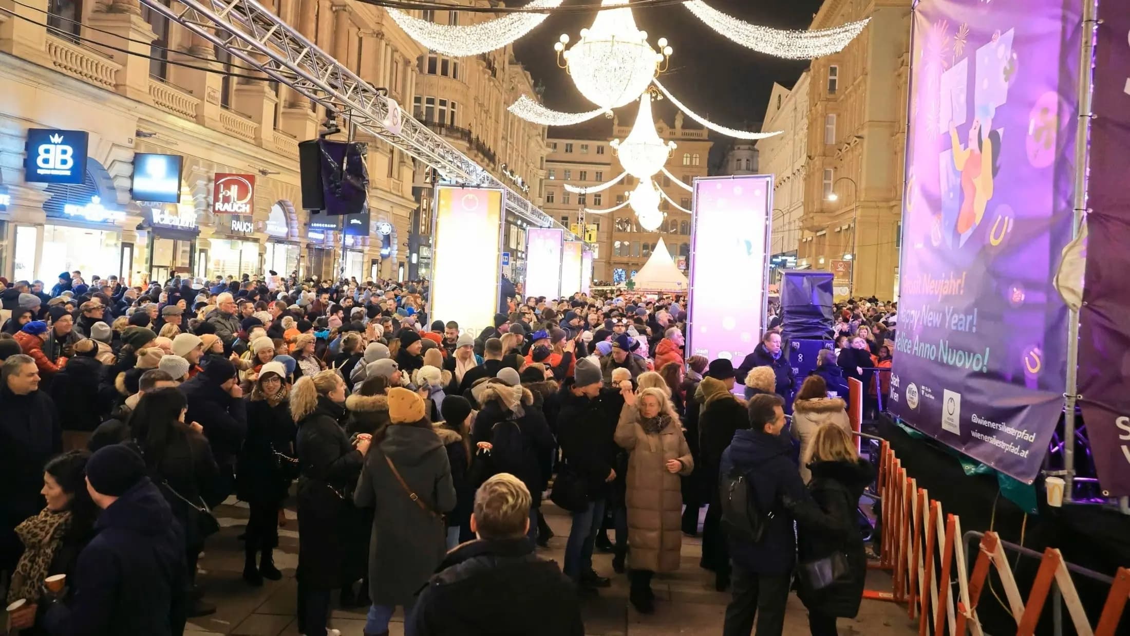 Толпы посетителей штурмовали 32-ю Венскую Новогоднюю тропу - Silvesterpfad