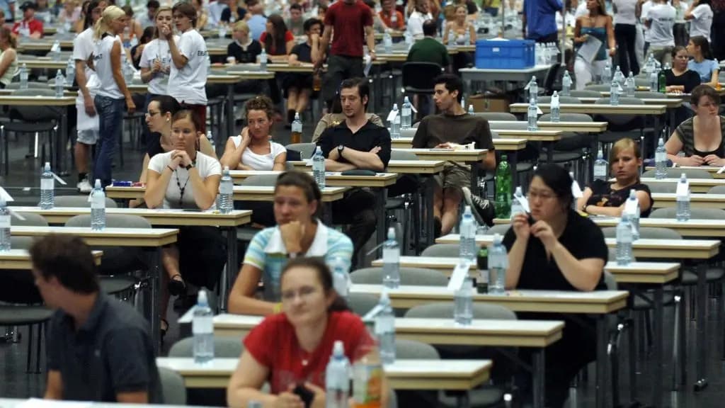 Нехватка врачей в Австрии: «добровольное обязательство» со стороны студентов-медиков решит проблему?