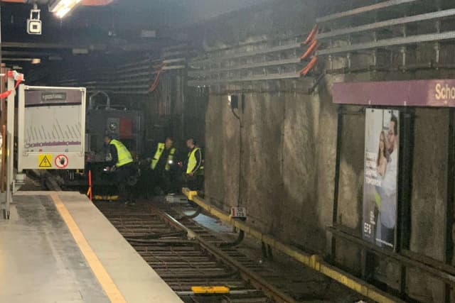 Крупная операция в Вене: поезд метро врезался в строительный вагон