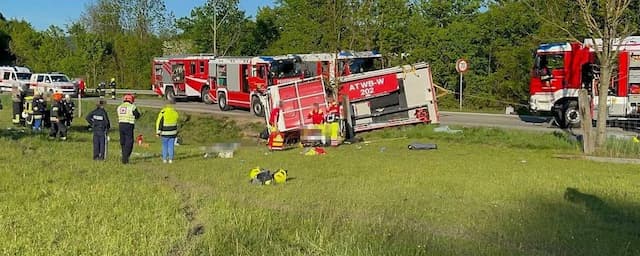 В Нижней Австрии перевернулась пожарная машина: один погиб, четверо ранены