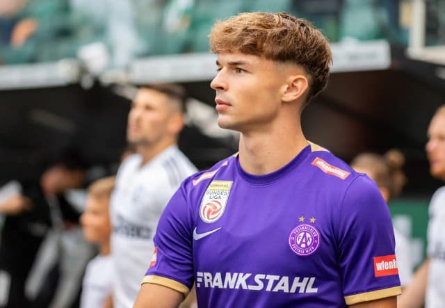 Неизвестный напал на звезду футбольного клуба Austria Wien и сломал ему нос