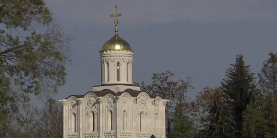 Неоплаченные сборы: власти города Лаа-ан-дер-Тайя взяли в залог церковь олигарха