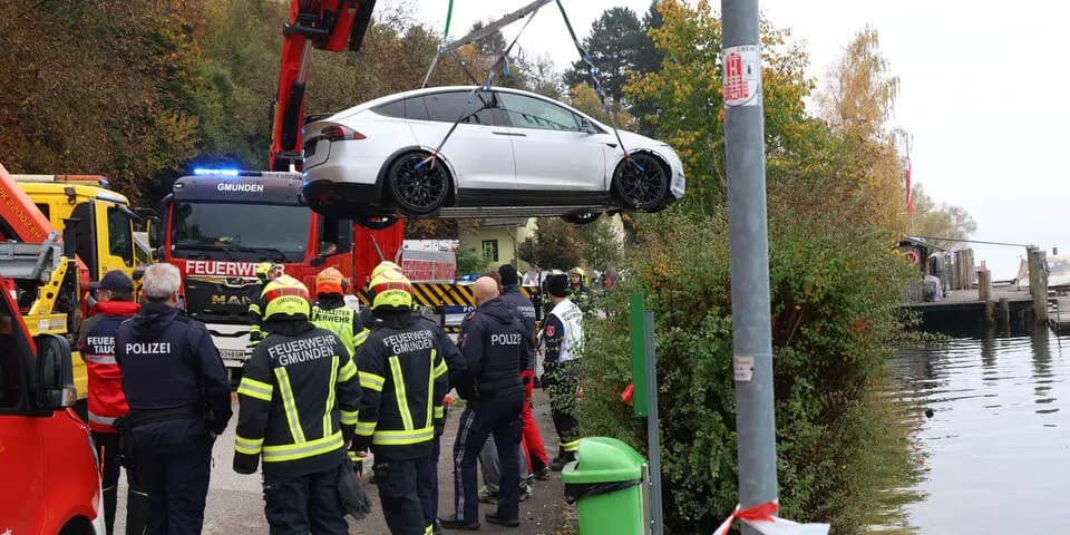 Сумасшедшая авария Tesla: автопилот отправил Model X на дно Траунзее