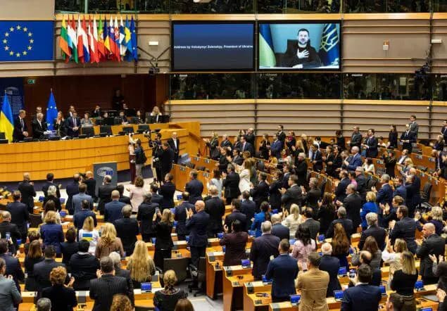 FPÖ критикует парламент ЕС: «Мирные переговоры вместо риторики о войне»