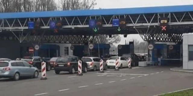 "Да она просто спит": австриец пытался перевезти через границу на переднем сиденье мертвую женщину
