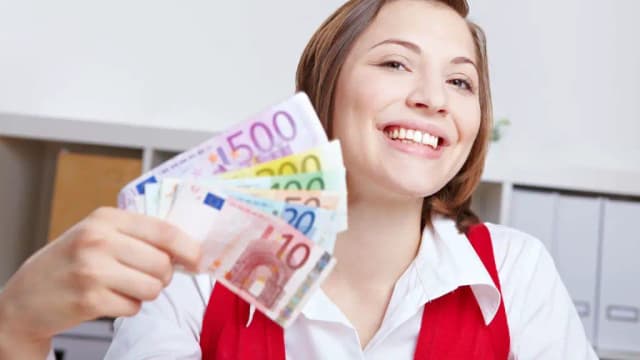 Для этих групп людей в 2025 году ожидается повышение зарплат и пособий