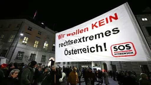 FPÖ возмущена: "Власти Вены финансируют протесты против сине-черной коалиции?"