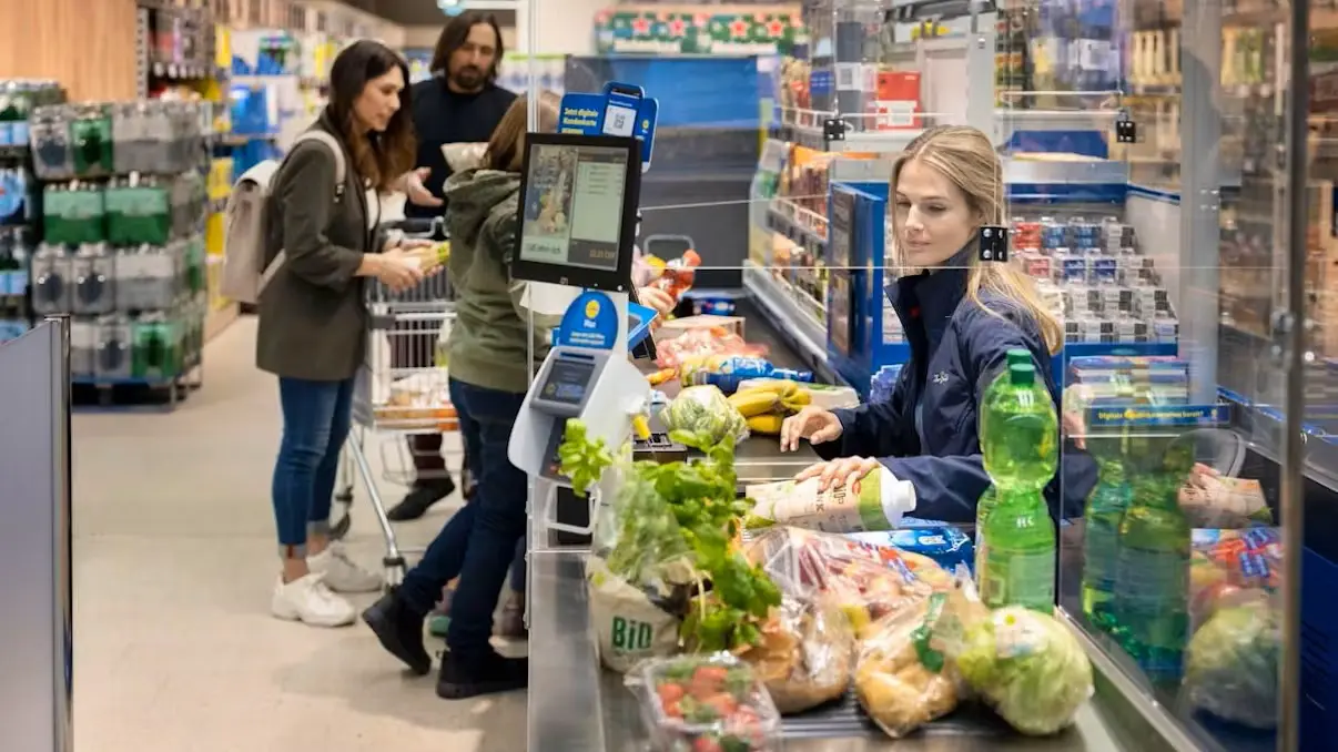 Австрийцам такое и не снилось: в этом Lidl зарабатывают минимум по 4 868 евро