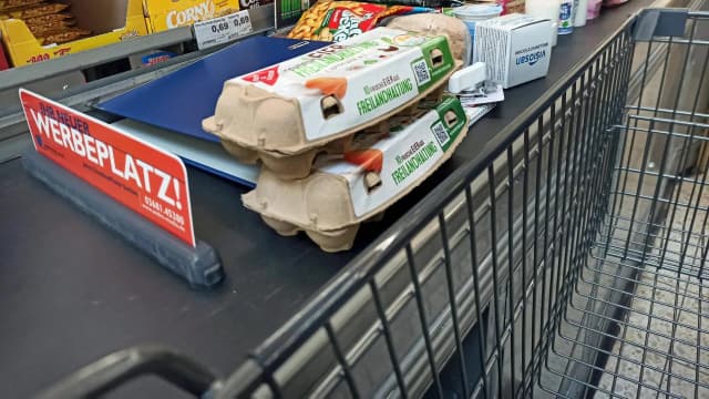 Однозначный результат опроса: кто должен класть разделитель товаров на кассовую ленту