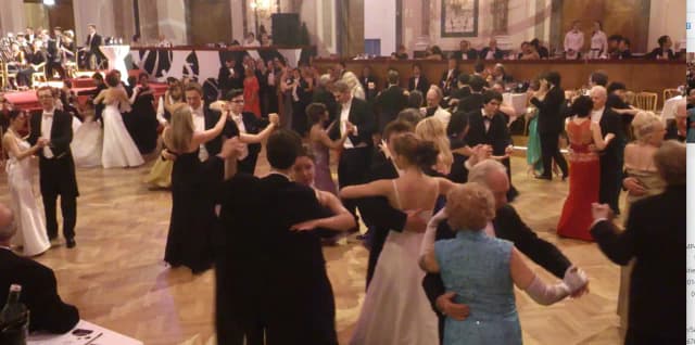 Совсем скоро Пасха и вместе с ней, по сути, завершился венский бальный сезон