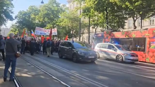 Сотни демонстрантов:  центр Вены парализовала российская демонстрация